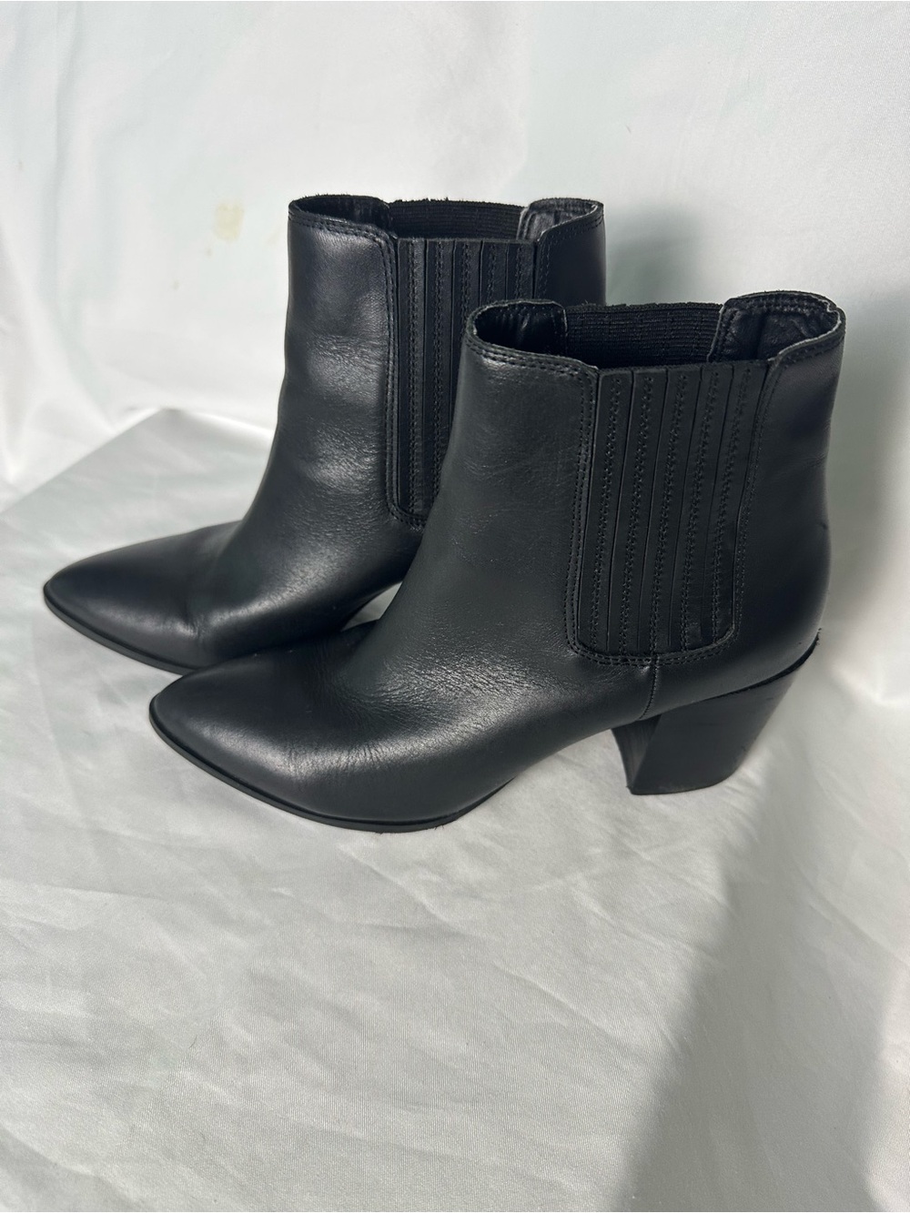 Steve Madden Black Leather Ankle Boots Size 6 Pointed Toe 3” Heel